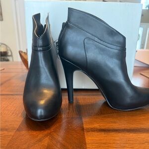 Jessica Simpson Elegant Black Ankle Boots